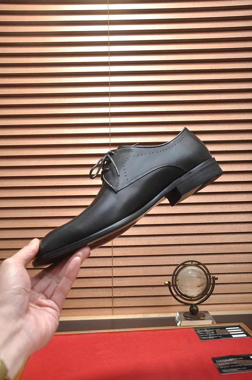 Men's men's shoes 💰540💶 [LV] (original single cowhide lining) 🍀LV's latest genuine leather business suit shoes are launched simultaneously on the official website. The first-layer cowhide imported from Italy is made of heavy gold, 💥official website 1:1 rubber outsole. Versatile to wear, high-end without losing class, and the color combination is extraordinary. This four-season style is alluring when worn on your feet, showing off your big-name flair. Standard code 38-45 (45 customized)